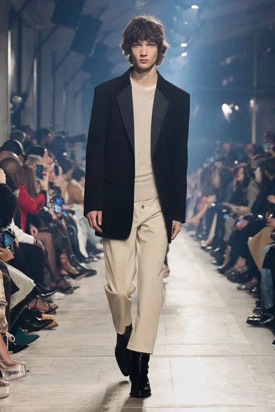 Look 24